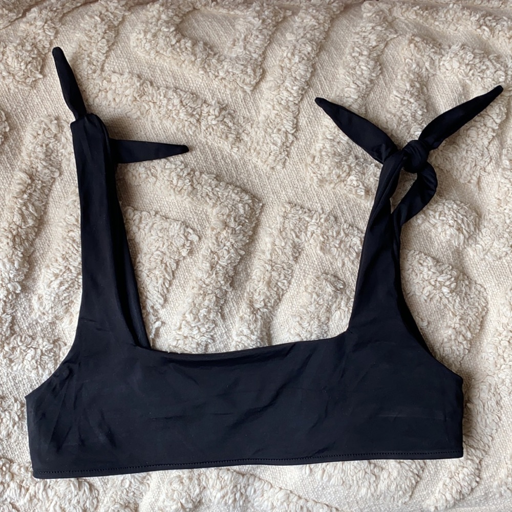 NEVER WORN Frankies bikinis top